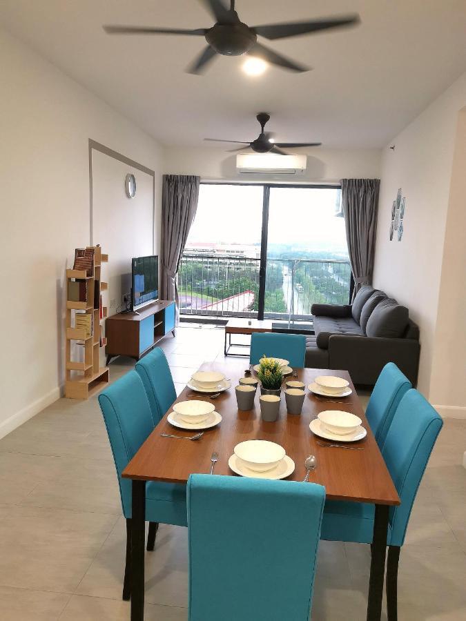 Bell Family Suite @Sepang Kota Warisan Klia Exteriör bild