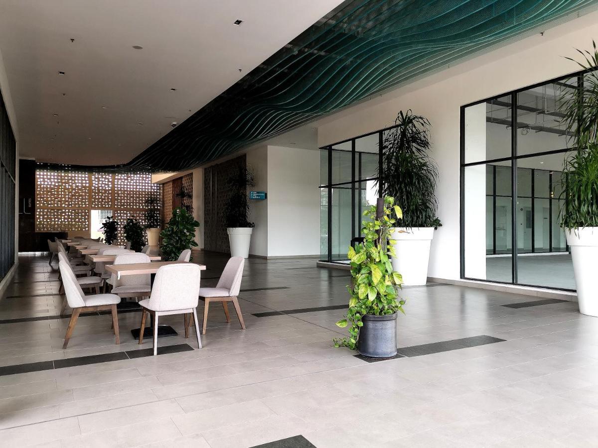 Bell Family Suite @Sepang Kota Warisan Klia Exteriör bild